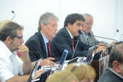 Desendeudamiento y convenio de asistencia, en la agenda del Parlamento