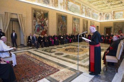 El Papa pide que los laicos latinoamericanos participen m�s en la vida p�blica