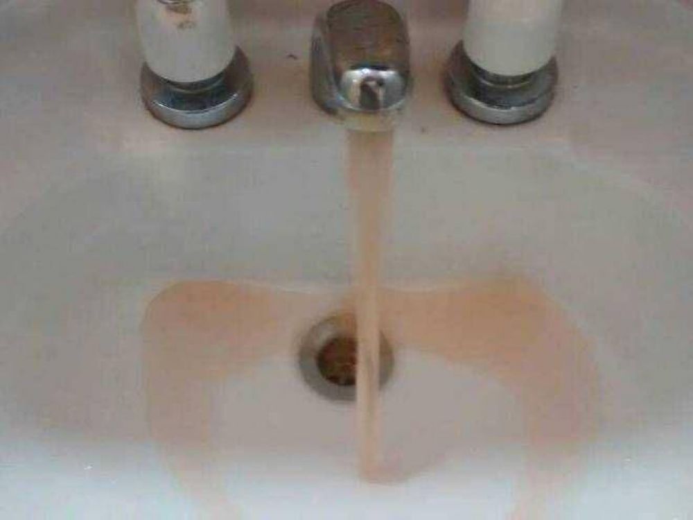 Dudas por la calidad del agua en el B� 154 Viviendas