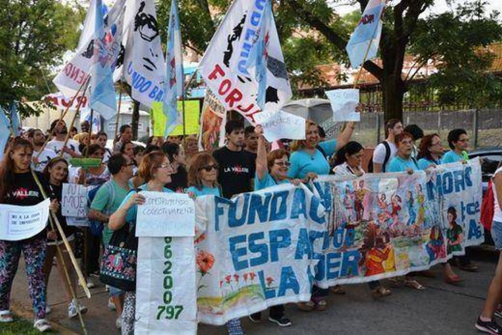 Se realiz� la marcha de las escobas en Moreno