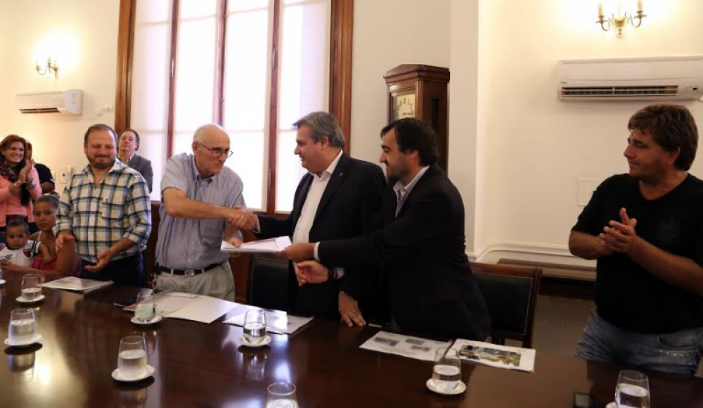El Gobierno Provincial entreg� m�s de 1,3 millones de pesos al Movimiento Los sin Techo