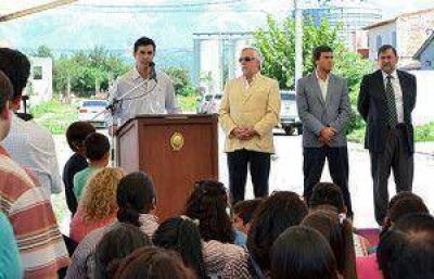 �Este Gobierno le dar� a cada salte�o un techo digno para vivir�, dijo Urtubey