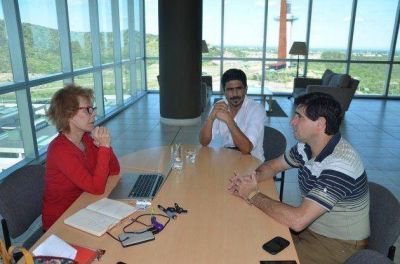 La ministra Ba�uelos recibi� al senador Garro y al intendente de Paso Grande
