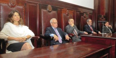 Con un Documento La Corte cuestion� a Navarro D�vila