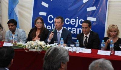 Obras, servicios y finanzas equilibradas, los pilares de Fabi�n Mart�n