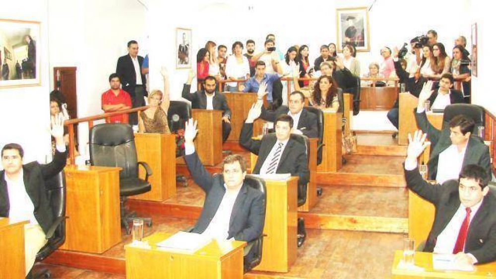 Luz verde al proceso de juicio pol�tico contra Enrique Cabrera