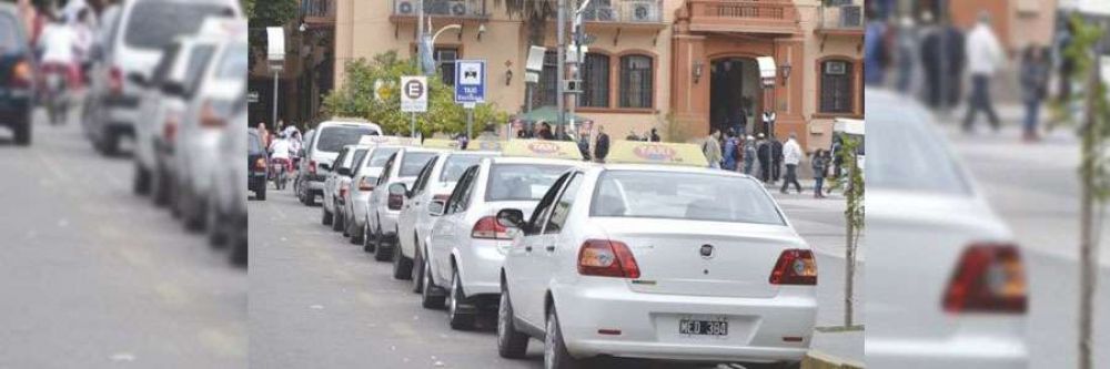 Taxistas plantean una crisis en el sector y piden un aumento