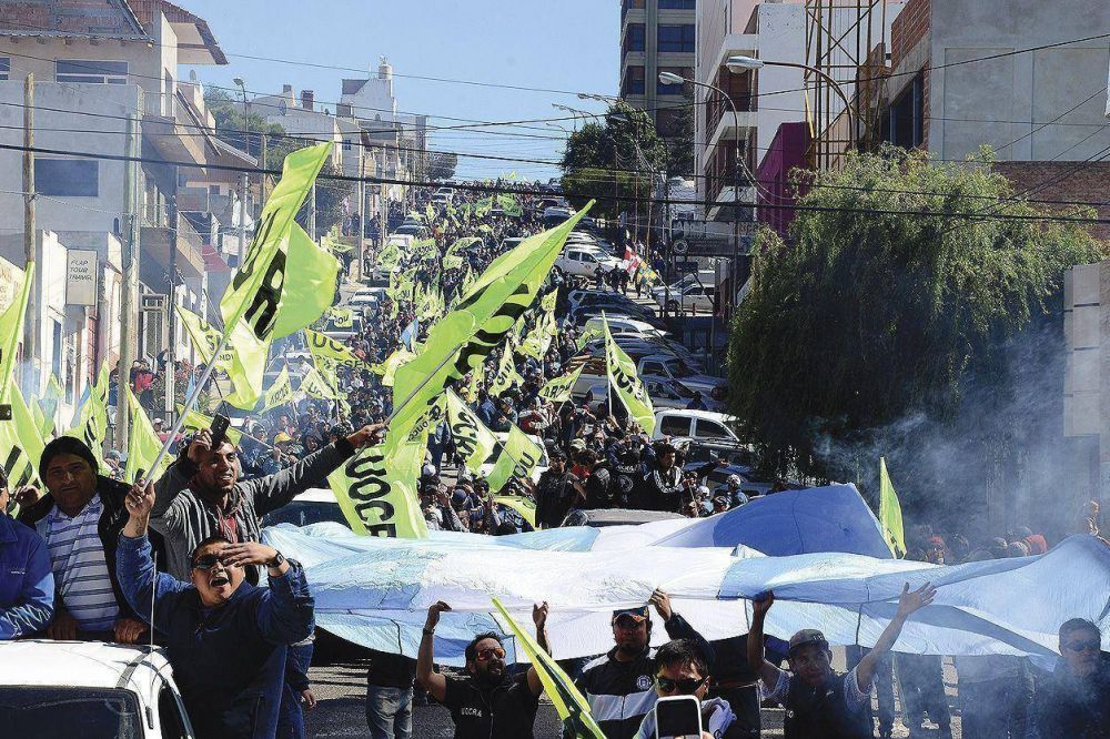 La Uocra se moviliz� en defensa de trabajo