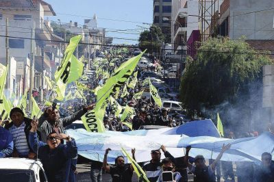La Uocra se moviliz� en defensa de trabajo