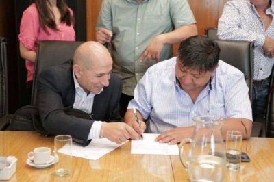 Petroleros de equipos parados en Tecpetrol cobrar�n el 70 por ciento de su sueldo bruto