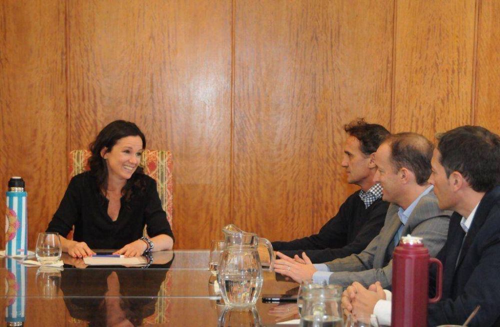 Katopodis junto a intendentes peronistas propusieron a Stanley una nueva tarifa social