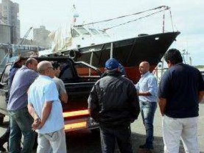 Pesca: reuni�n en el puerto con estibadores locales