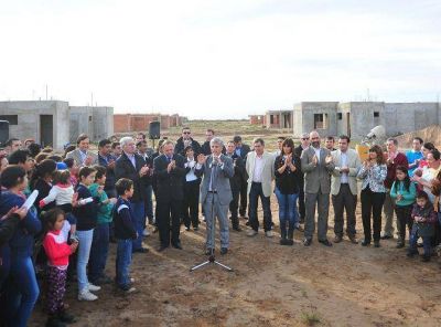  Adjudicatarios del B� 32 Viviendas de Buena Esperanza reclamar�n en San Luis por la paralizaci�n de la obra