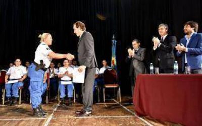 La Plata: Garro present� polic�a Local capacitada en violencia de g�nero