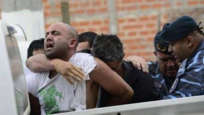 Merlo: reprimieron manifestantes que abuchearon a Macri