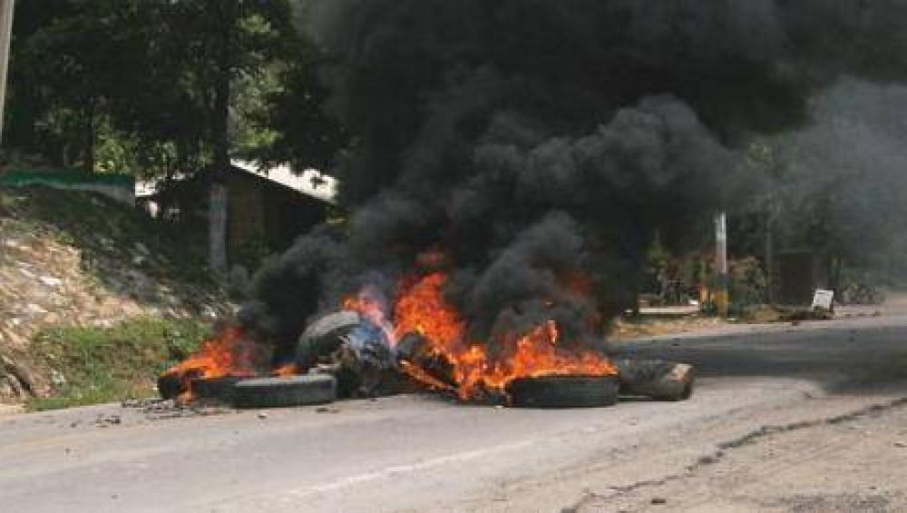 Diputada busca prohibir quema de neum�ticos en protestas