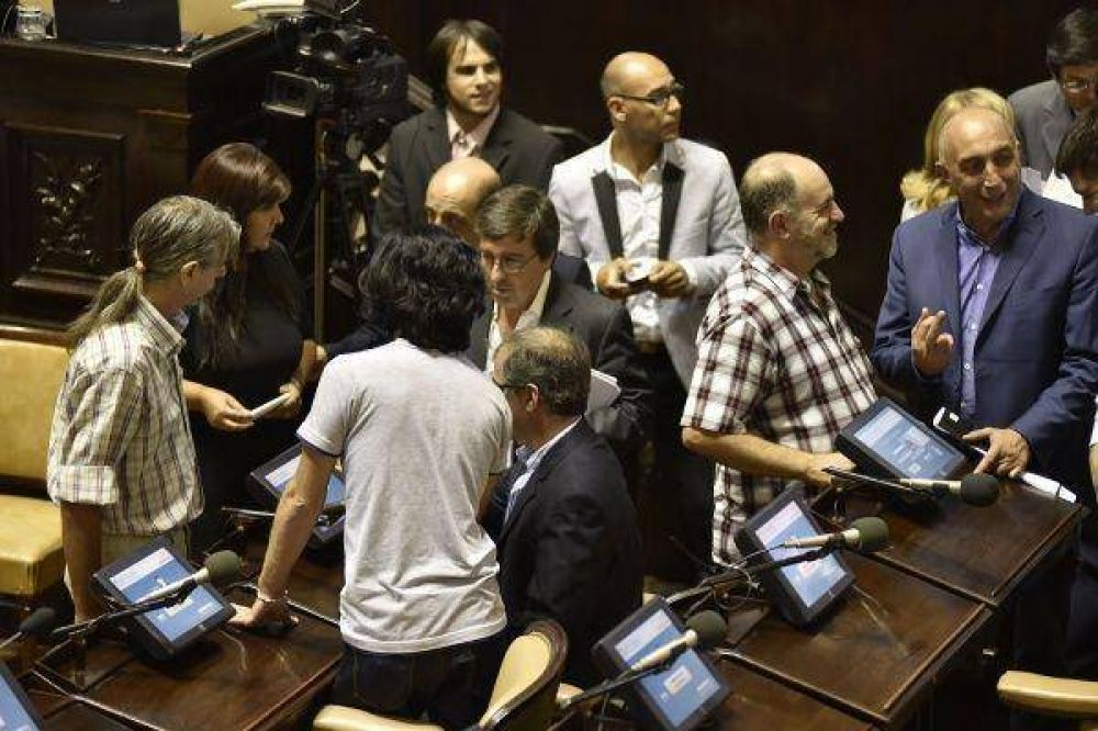 Desde Cambiemos se meten en la interna PJ-FpV y hablan de 