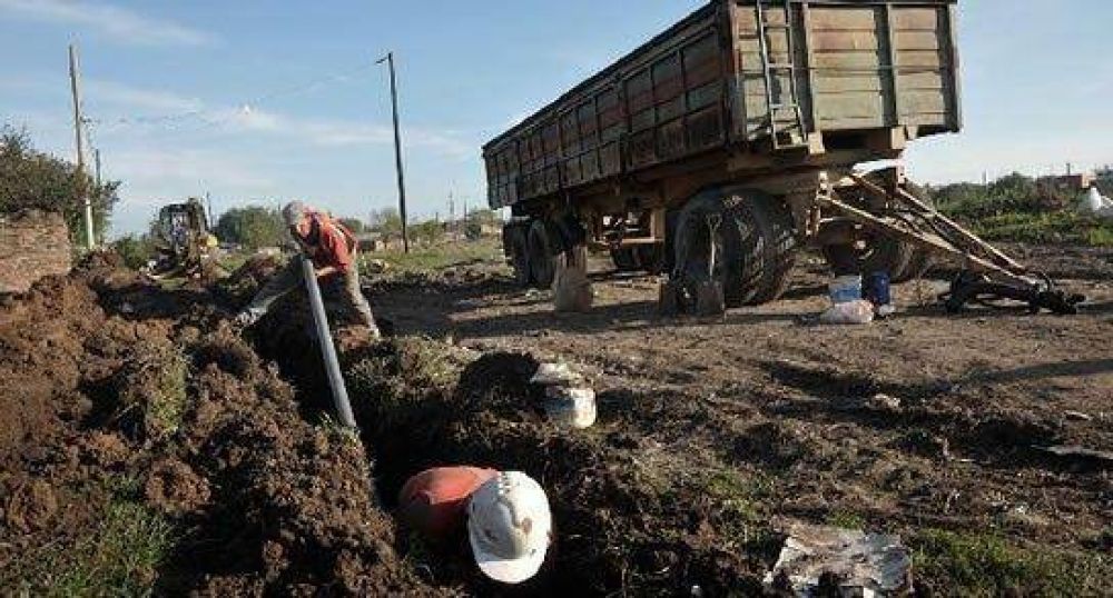 Corral inaugura la extensi�n de la red de agua potable en Pompeya