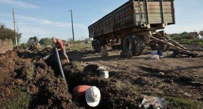 Corral inaugura la extensi�n de la red de agua potable en Pompeya