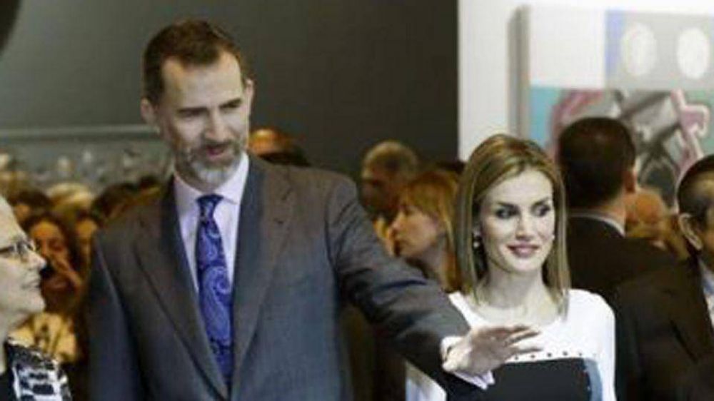 Felipe y Letizia, centro del primer esc�ndalo de su joven reinado