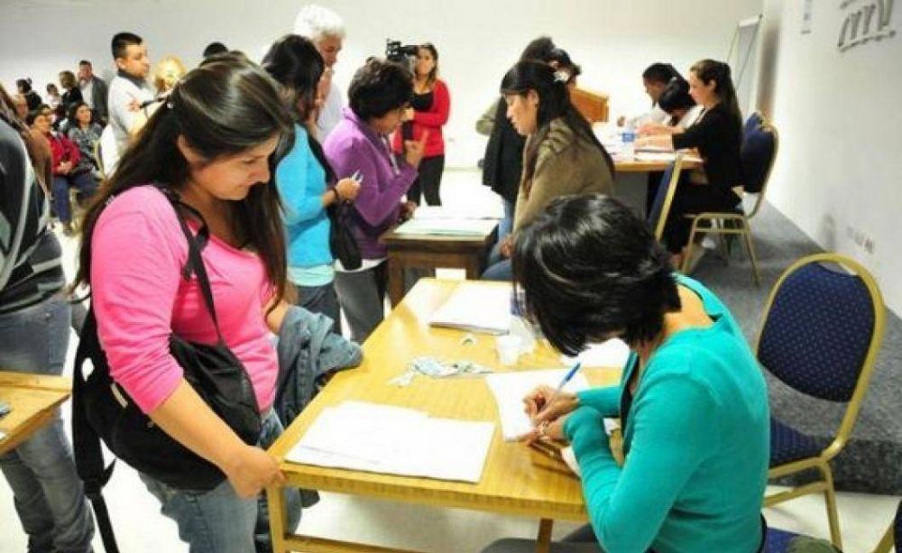 El lunes comienza la entrega de formularios de becas municipales