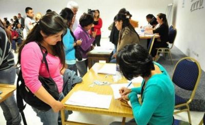 El lunes comienza la entrega de formularios de becas municipales