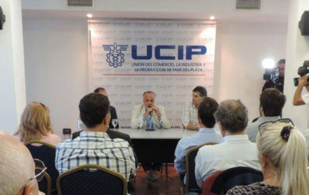 El titular de la Ucip, Ral Lamacchia volvi a hacer terrorismo comercial y amenaz con despidos de llegar Easy y Unicenter