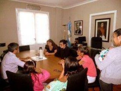 Aued recibi� a vecinos por la �Ecoplaza�