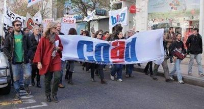 Docentes universitarios movilizan en defensa de la educaci�n p�blica