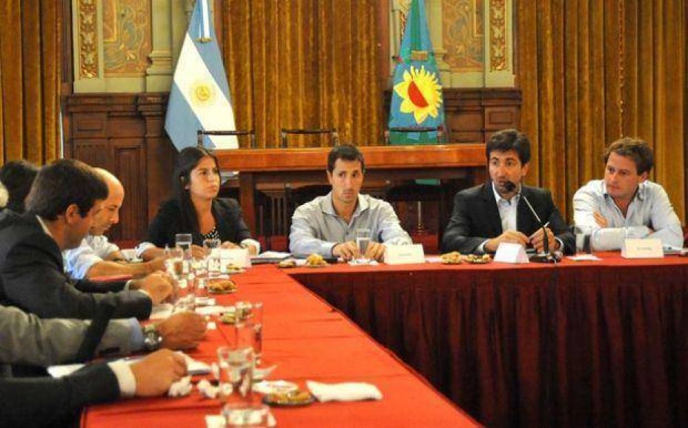 El intendente Ducot� se reuni� con autoridades provinciales para priorizar obras