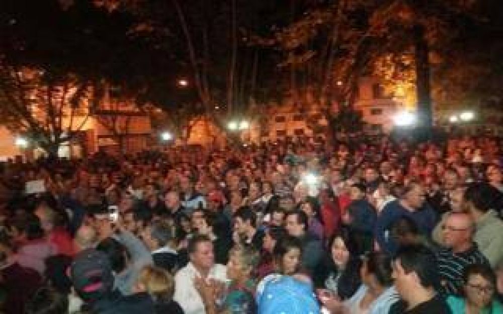 Pergamino: Vecinos volvieron a reclamar por el tarifazo el�ctrico