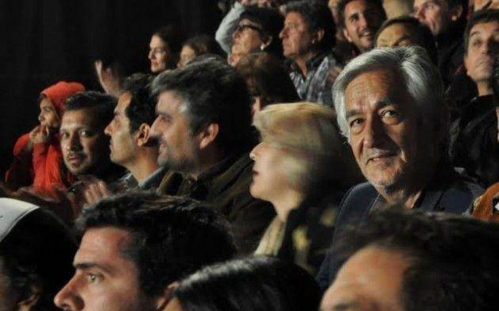 El gobernador de la provincia presenci� la Fiesta del Cald�n