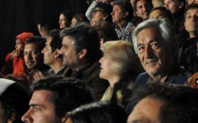 El gobernador de la provincia presenci� la Fiesta del Cald�n