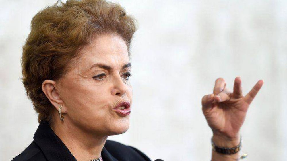 Dilma, asediada: la calle suma presi�n en v�spera de un posible impeachment