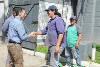 Gray visit� a los trabajadores de Cresta Roja y les brind� su apoyo