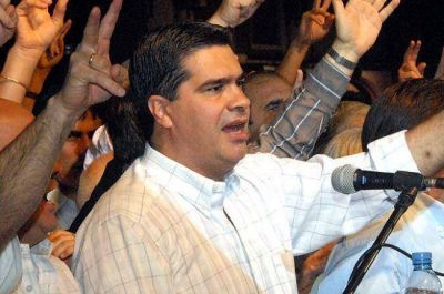 Capitanich encabezar� una 'cumbre' kirchnerista con Ferraresi, M�ximo y Alicia