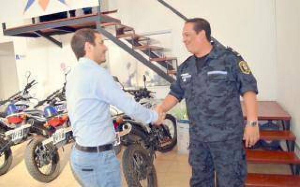 Campana: El Intendente Abella recorri� dependencias municipales