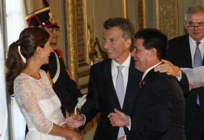 Macri se reunir� con su par paraguayo Horacio Cart�s
