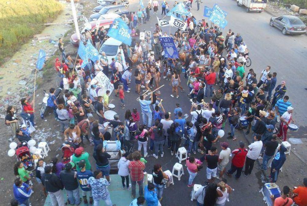 Organizaciones sociales marcharon por el rea Reconquista en J. L.Surez