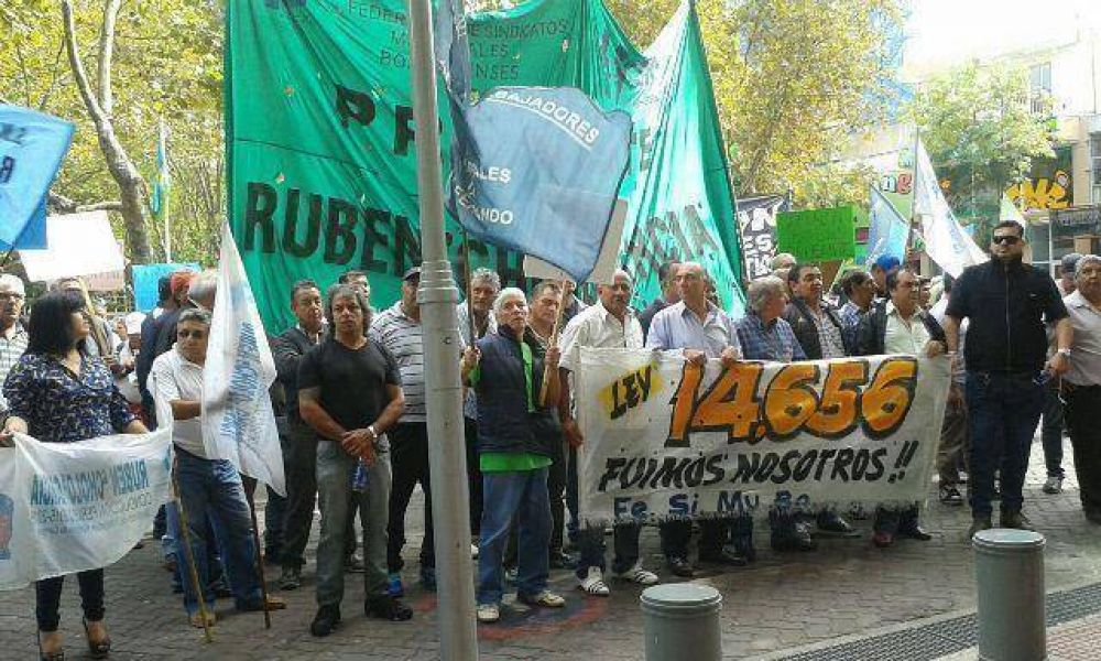 Estatales piden un m�nimo de $7.900