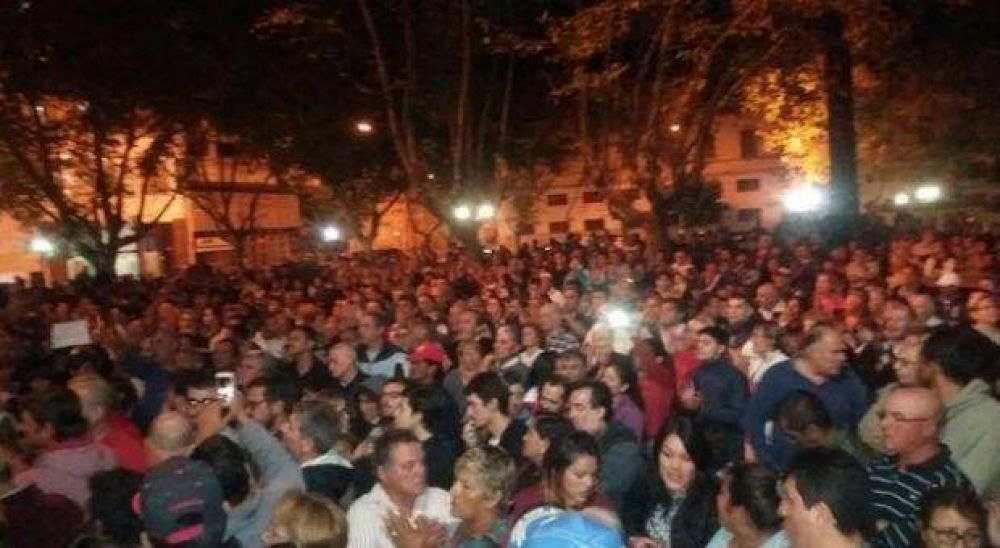 Pergamino en pie de guerra contra el tarifazo: Marcha a las puertas del municipio