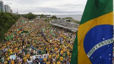 Dilma y el PT, �asustados� por la magnitud de las marchas del domingo