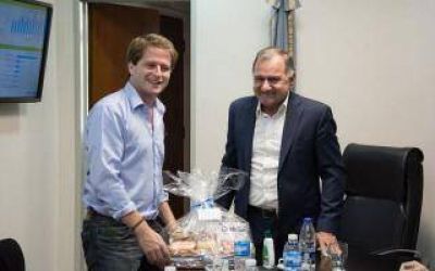 Julio Pereyra recibi� a Alex Campbell en Florencio Varela