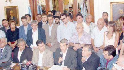 El Gobierno otorg� mil pesos de aumento a estatales riojanos