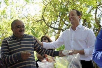 Parque de Llavallol: conectan el agua potable e instalan los juegos