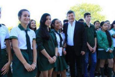 Peppo asegur� ante estudiantes que �el conocimiento facilita el acceso a mejores condiciones de vida�