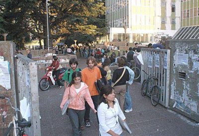 A casi 40 a�os del cierre ayer se volvi� a dictar la carrera de Ciencias Pol�ticas