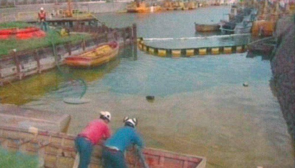 White: la Comuna mult� a una empresa por un derrame en el muelle de pescadores