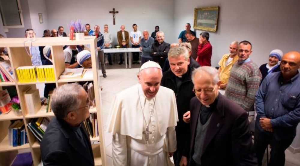 Vaticano realiza funeral de indigente y Papa Francisco ofrece almuerzo a sus amigos