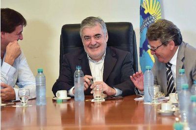 Juncos tambi�n rechaz� el incremento de gastos en la Legislatura
